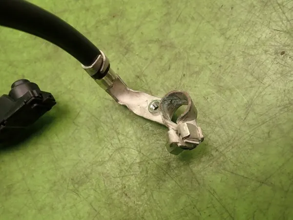 Abrazadera Opel OE OEM 39121707 13505369 para Astra K image 5
