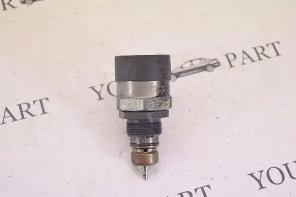 BMW E90 E91 E87 2.0D Régulateur de pression de carburant image 1