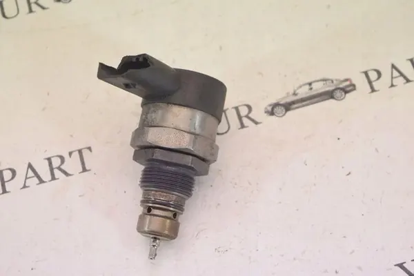 BMW E90 E91 E87 2.0D Régulateur de pression de carburant image 4