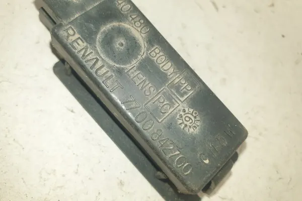 Luz de matrícula RENAULT LAGUNA I 7700842700 image 6