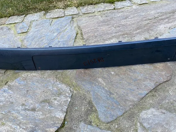 VW Touran I Etupuskuri Trim 1T0807719 OEM image 5