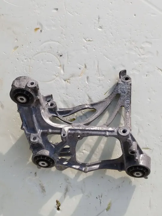 Tesla Kompressorhalterung OEM 1464418-50-C Gebraucht image 2