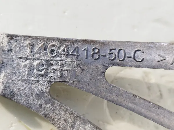 Tesla Kompressorhalterung OEM 1464418-50-C Gebraucht image 3