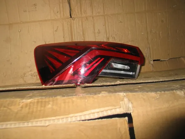 Luz trasera LED izquierda Skoda Octavia IV 5E3945207A image 2