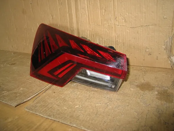 Luz trasera LED izquierda Skoda Octavia IV 5E3945207A image 8