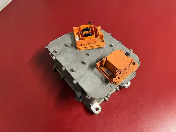 Inversor BMW i3 OEM 8647316 - Pieza usada image 2
