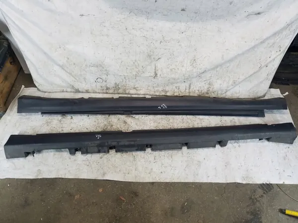 Garniture latérale Ford Mondeo MK5 HB image 1