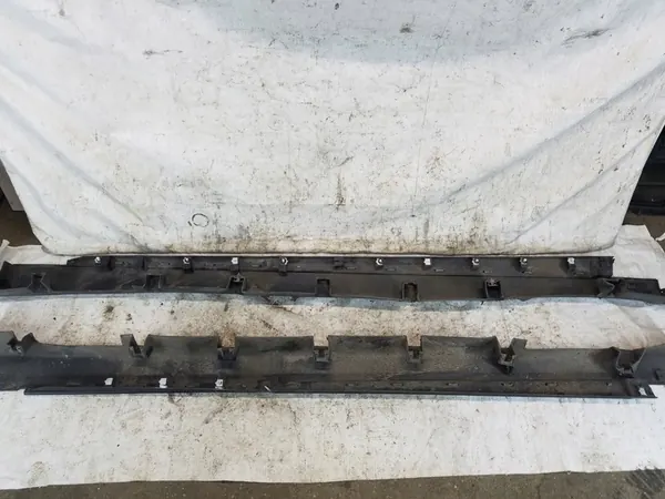 Garniture latérale Ford Mondeo MK5 HB image 4