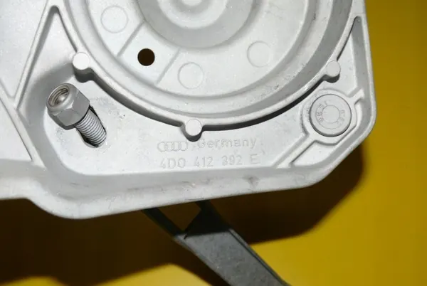 Copo amortecedor OEM 4D0412392E dianteiro direito Audi A8 image 4