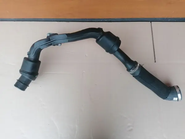 Audi Ladeluftkühlerrohr OEM 06M145673BN - Gebraucht image 2