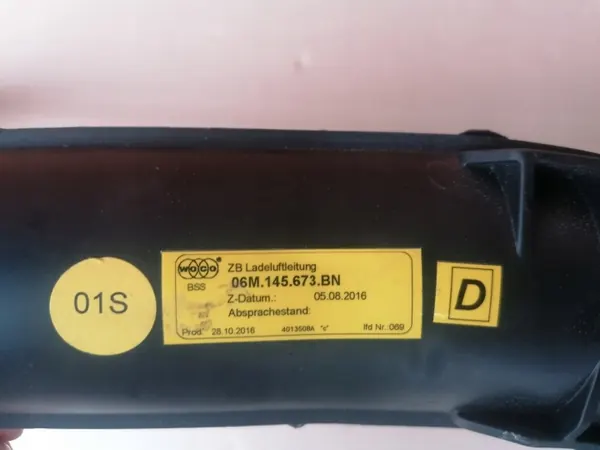 Audi Ladeluftkühlerrohr OEM 06M145673BN - Gebraucht image 3