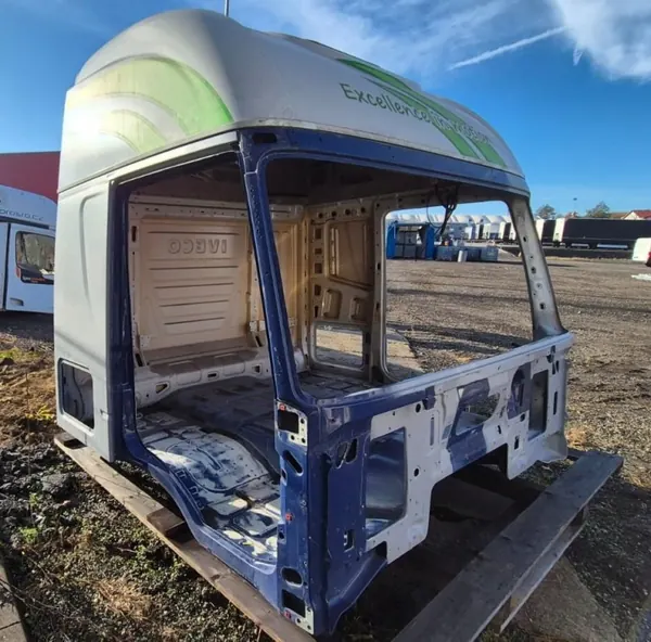Squelette de cabine OEM KABINA GOŁA STRALIS pour IVECO Stralis NP image 2