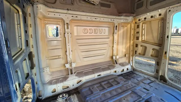 Squelette de cabine OEM KABINA GOŁA STRALIS pour IVECO Stralis NP image 10