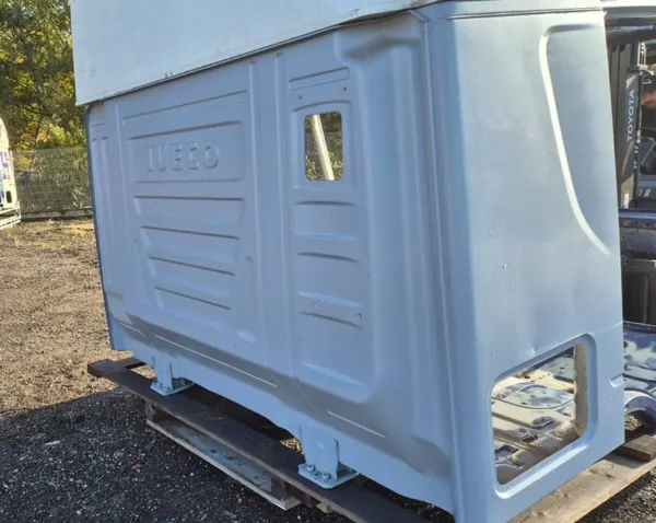 Squelette de cabine OEM KABINA GOŁA STRALIS pour IVECO Stralis NP image 3