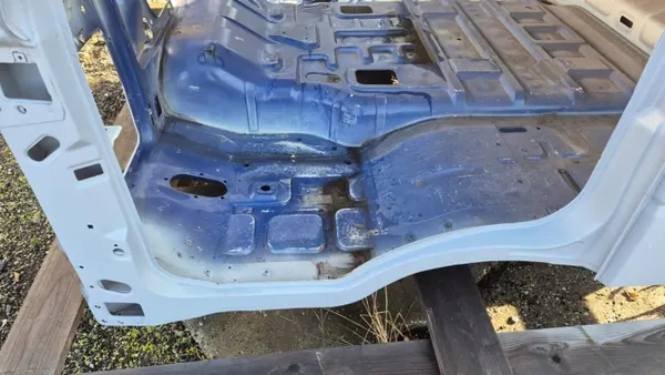 Squelette de cabine OEM KABINA GOŁA STRALIS pour IVECO Stralis NP image 9