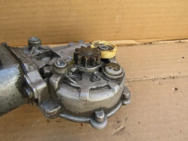 OEM 0130821284 Fensterheber Links Vorne Mercedes W124 image 3