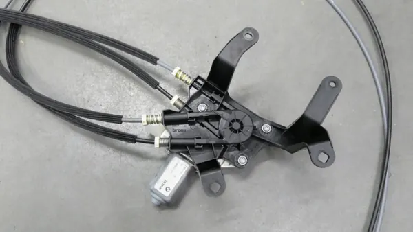BMW G31 Rolladen-Hebegetriebe OEM 7385491 image 6