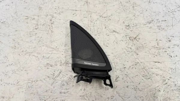 Luidsprekerafdekking driehoek links OEM 7416789 BMW 6 G32 image 2