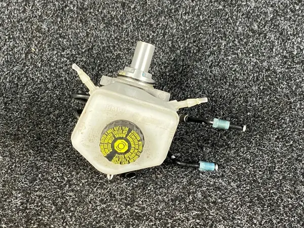 Gebrauchter Bremsflüssigkeitsbehälter OEM 00.000.51N image 2