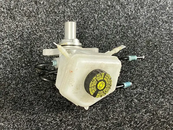 Gebrauchter Bremsflüssigkeitsbehälter OEM 00.000.51N image 3