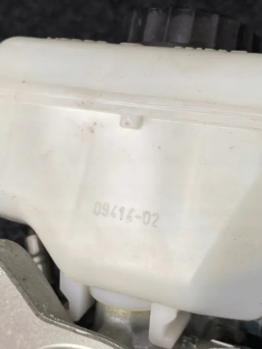 Gebrauchter Bremsflüssigkeitsbehälter OEM 00.000.51N image 6