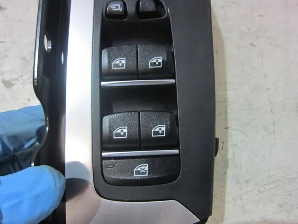 BMW X3 G01 G20 G30 G05 Raam Bediening Paneel 6832729 image 4