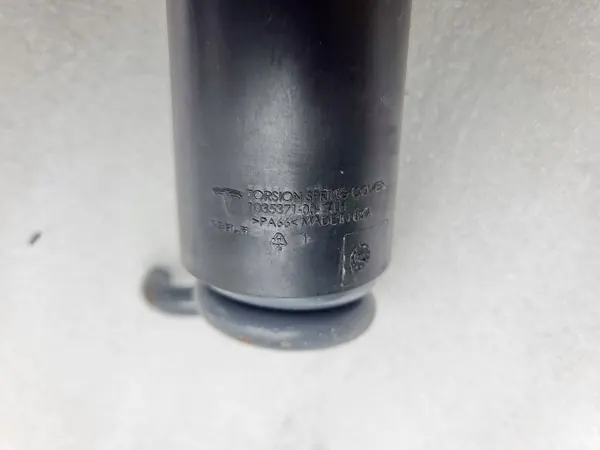 Tesla X Oven Vääntöjousi Vasen OEM 1035371-00-C image 3