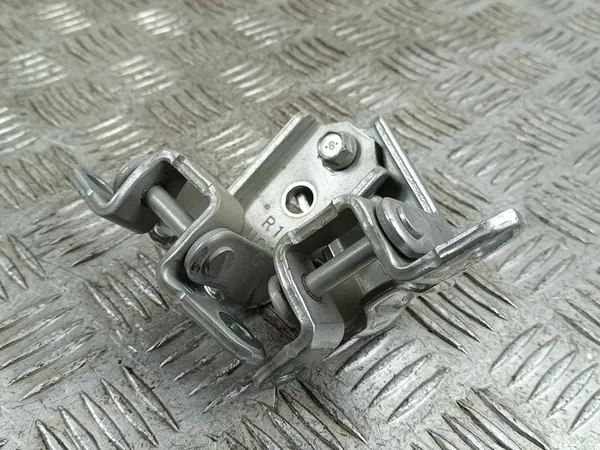 2023 Mitsubishi Outlander IV Türscharniere vorne OEM FOB49918 image 2