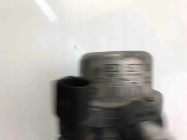 Imupumppu AUDI A8 D4 (4H_) 2009 OEM 8E0927317D image 3