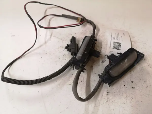 Luz de matrícula Mazda 6 OEM 13041055 - Usado image 2