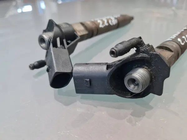 Inyector de combustible Mercedes-Benz OE A6460701187 image 3