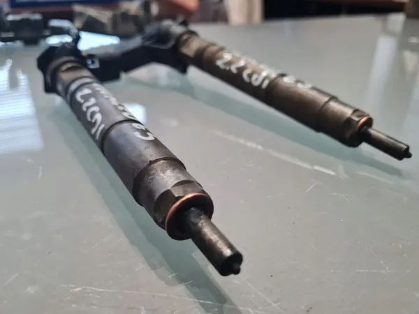 Inyector de combustible Mercedes-Benz OE A6460701187 image 4