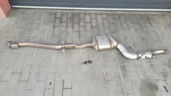 Mercedes W205 1.6 CDI Silenciador Central OEM A2054900614 image 2