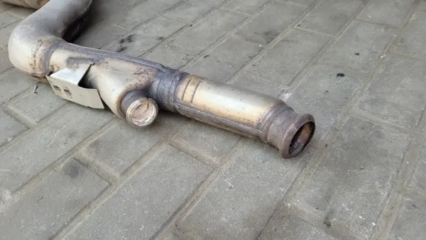 Mercedes W205 1.6 CDI Silenciador Central OEM A2054900614 image 3