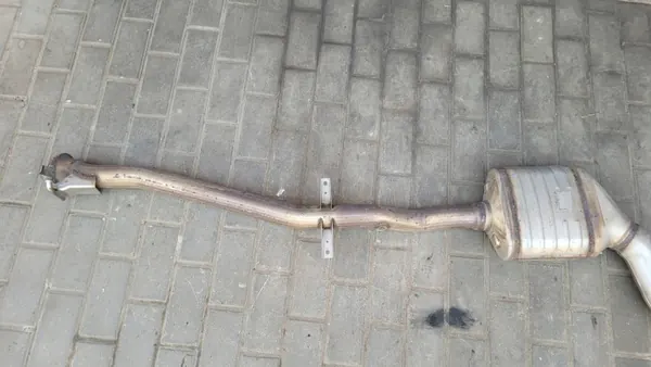 Mercedes W205 1.6 CDI Silenciador Central OEM A2054900614 image 6