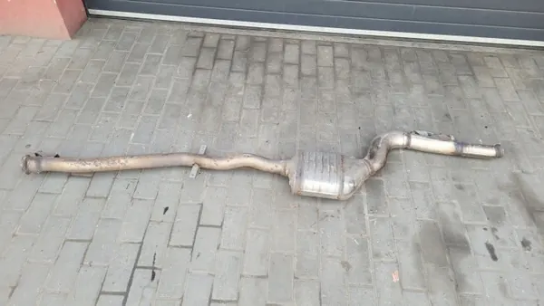 Mercedes W205 1.6 CDI Silenciador Central OEM A2054900614 image 7