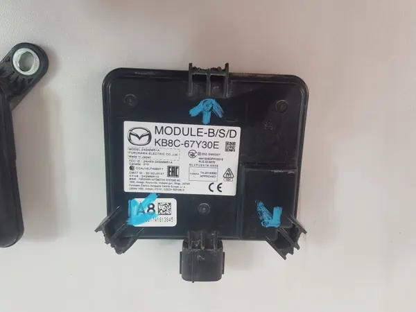 Sensor de ángulo muerto trasero izquierdo Mazda CX-5 II OEM KB8C67Y30E image 3