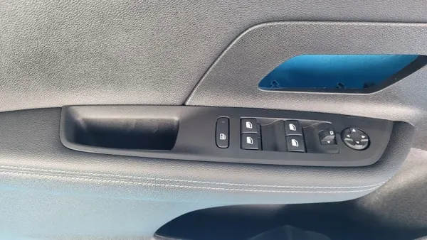 OEM 9839728380 Opel Mokka II B Pele Porta Esquerda Dianteira image 9