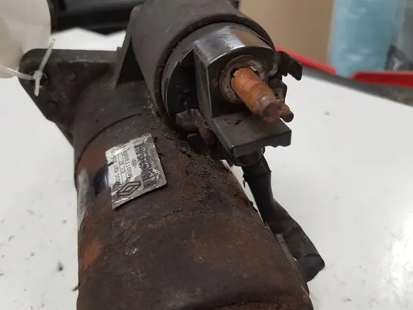 Arrancador RENAULT ESPACE IV 2.0L diésel 2008 8200621305 image 3