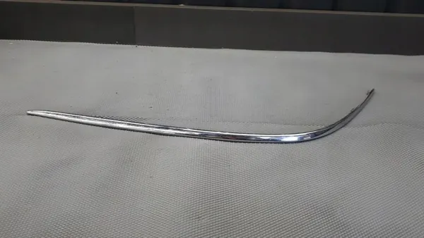 Moldura de parachoques delantero izquierdo Mercedes A2208850174 image 2