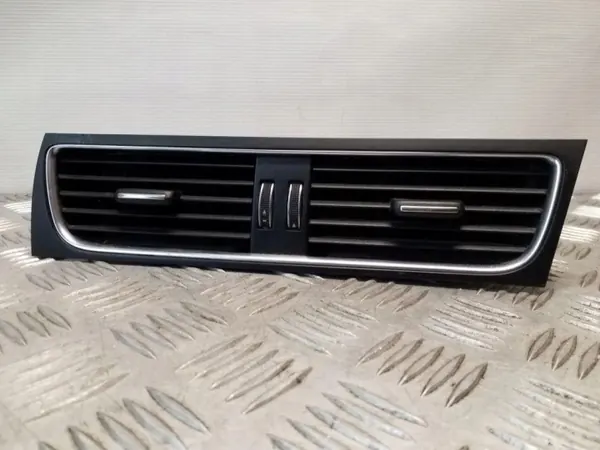 Audi A5 Console Luchtinlaat OEM 8T2820951E - Gebruikt image 2