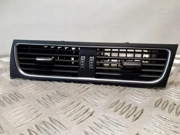 Audi A5 Console Luchtinlaat OEM 8T2820951E - Gebruikt image 3