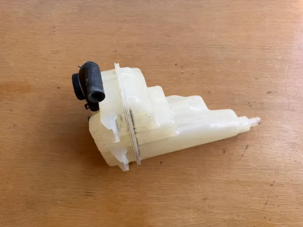 Toyota OE vesipaisuntasäiliö OEM ZBIORNICZEK WYRÓWNAWCZY WODY image 3