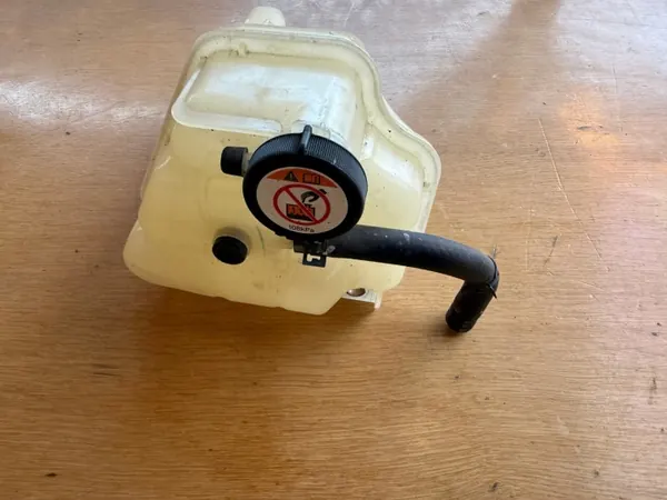 Toyota OE vesipaisuntasäiliö OEM ZBIORNICZEK WYRÓWNAWCZY WODY image 4