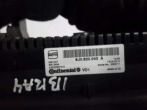 SEAT OE Ilmanvaihtopaneeli OEM 6J0820043A - Käytetty image 3