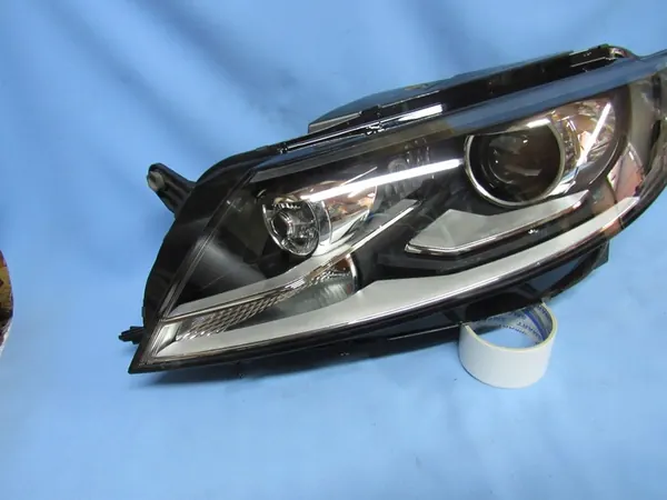 Vasen VW Passat CC 3C8 Lift Bi-Xenon Valo image 2