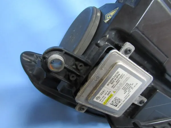 Vasen VW Passat CC 3C8 Lift Bi-Xenon Valo image 9