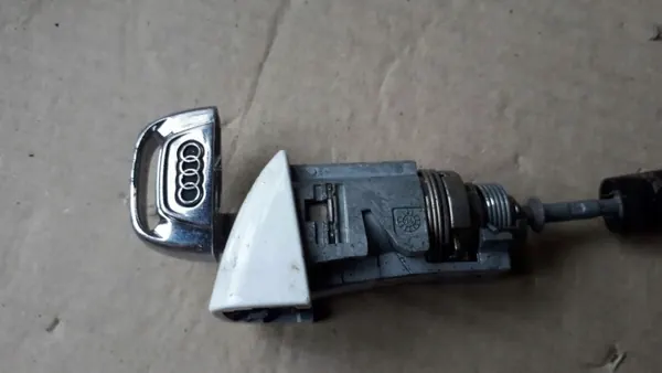Audi SQ5 Q5 dörrlåscylinder OEM 8R1837167B image 3
