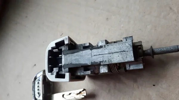 Audi SQ5 Q5 dörrlåscylinder OEM 8R1837167B image 7