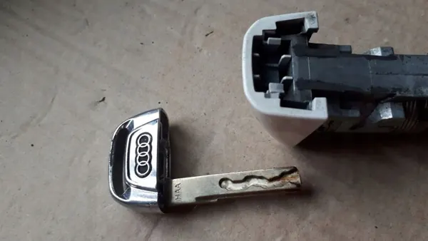Audi SQ5 Q5 dörrlåscylinder OEM 8R1837167B image 8